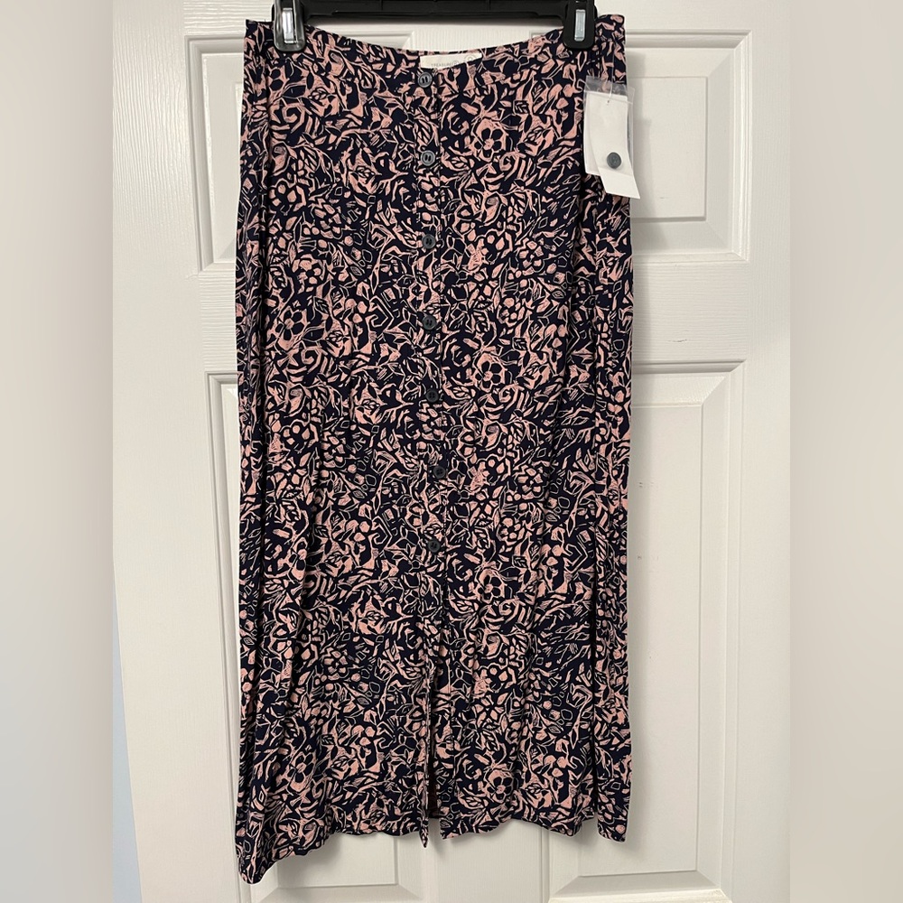 Buttoned navy and peach floral midi skirt
